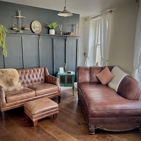 Period Apartment, Great Views, In Heart Of Town. Bradford-On-Avon Bagian luar foto