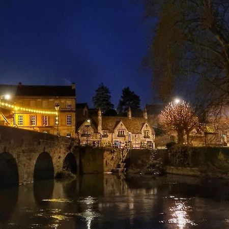 Period Apartment, Great Views, In Heart Of Town. Bradford-On-Avon Bagian luar foto