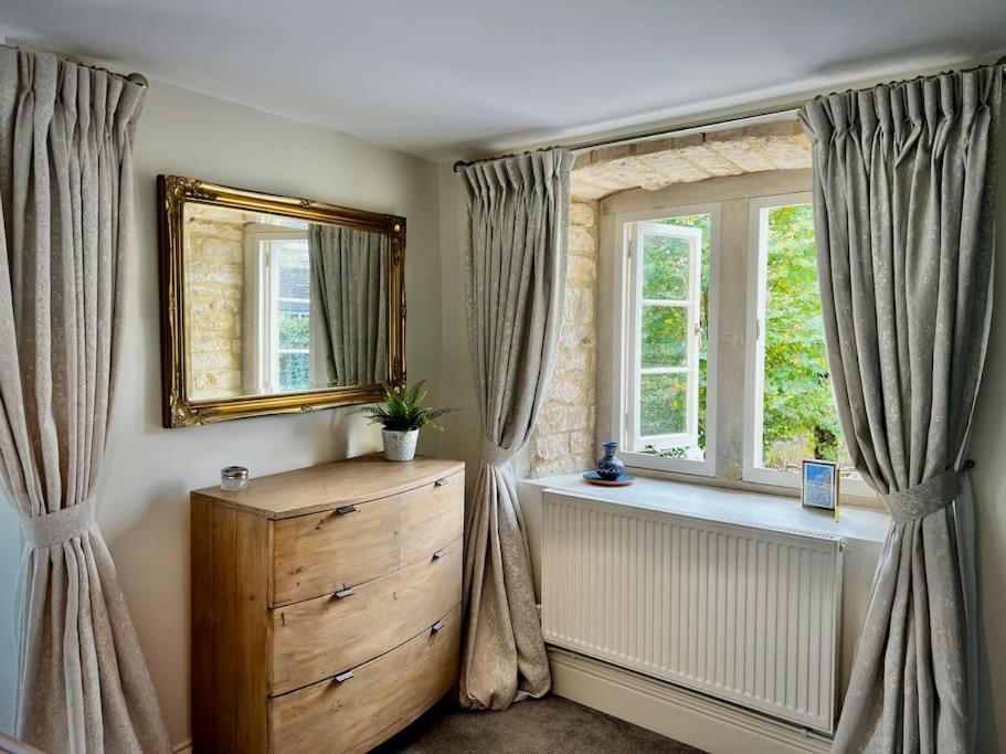 Period Apartment, Great Views, In Heart Of Town. Bradford-On-Avon Bagian luar foto
