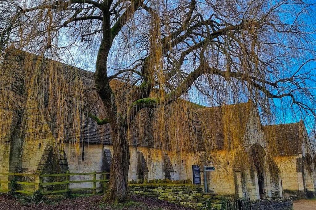Period Apartment, Great Views, In Heart Of Town. Bradford-On-Avon Bagian luar foto