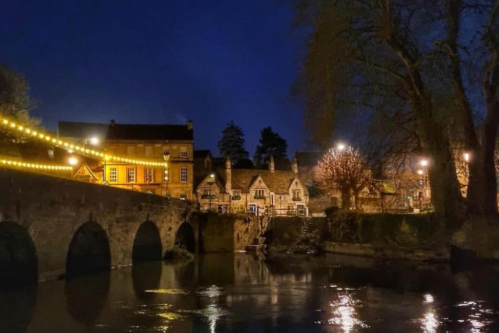 Period Apartment, Great Views, In Heart Of Town. Bradford-On-Avon Bagian luar foto
