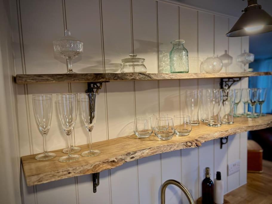 Period Apartment, Great Views, In Heart Of Town. Bradford-On-Avon Bagian luar foto